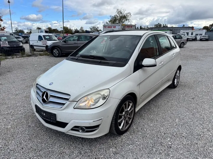 Mercedes-Benz B 180