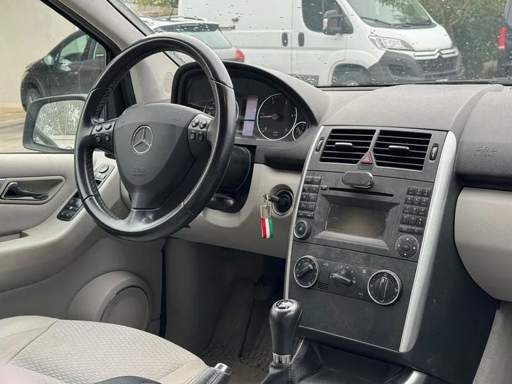 Mercedes-Benz A 200