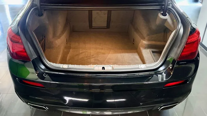BMW 750