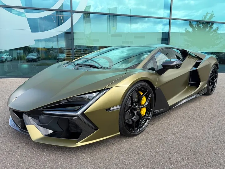Lamborghini Revuelto