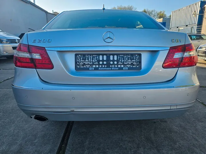 Mercedes-Benz E 200
