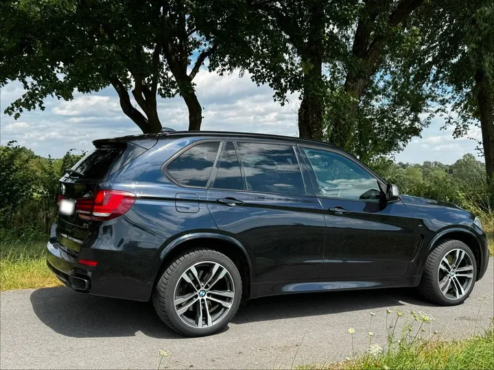 BMW X5 M50