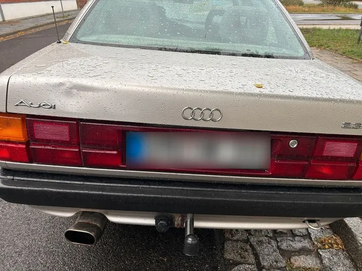 Audi 100
