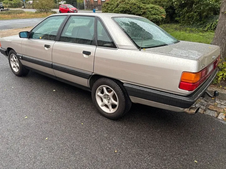 Audi 100