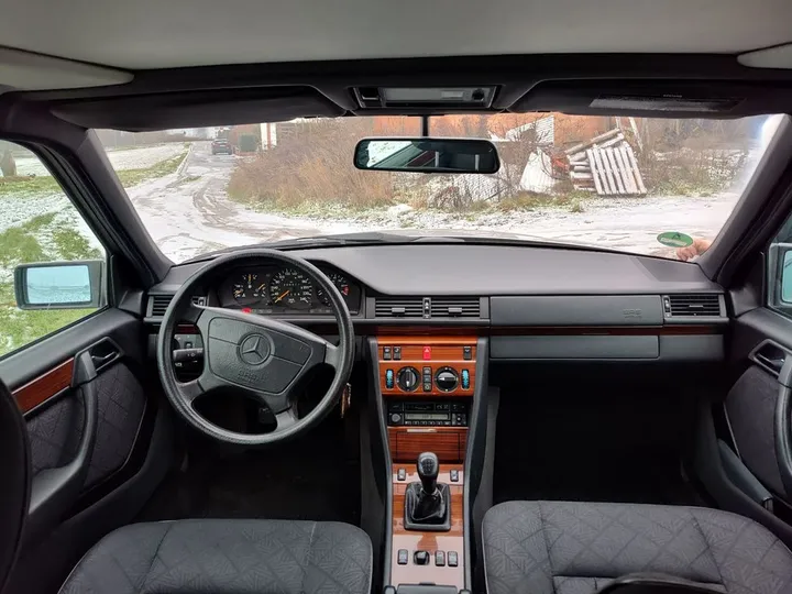 Mercedes-Benz 200