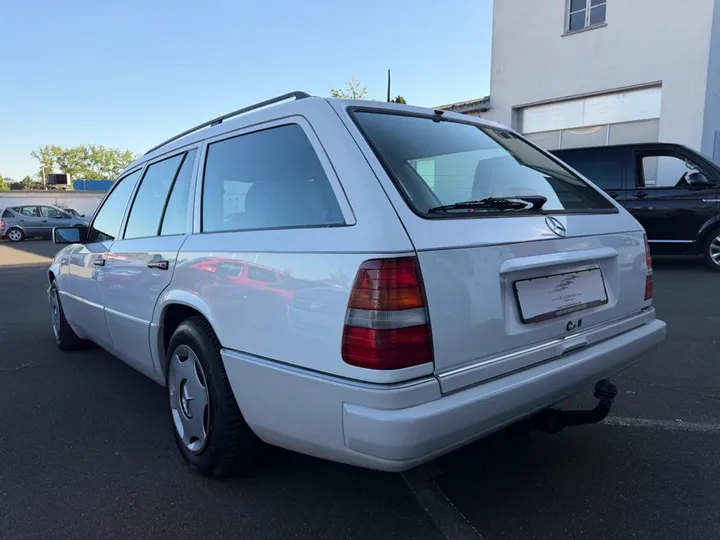 Mercedes-Benz E 280