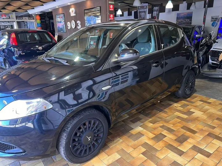 Lancia Ypsilon