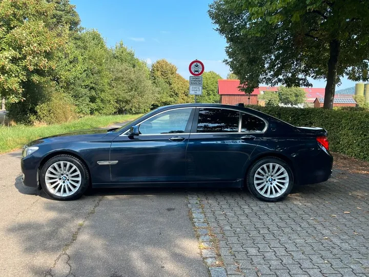 BMW 740