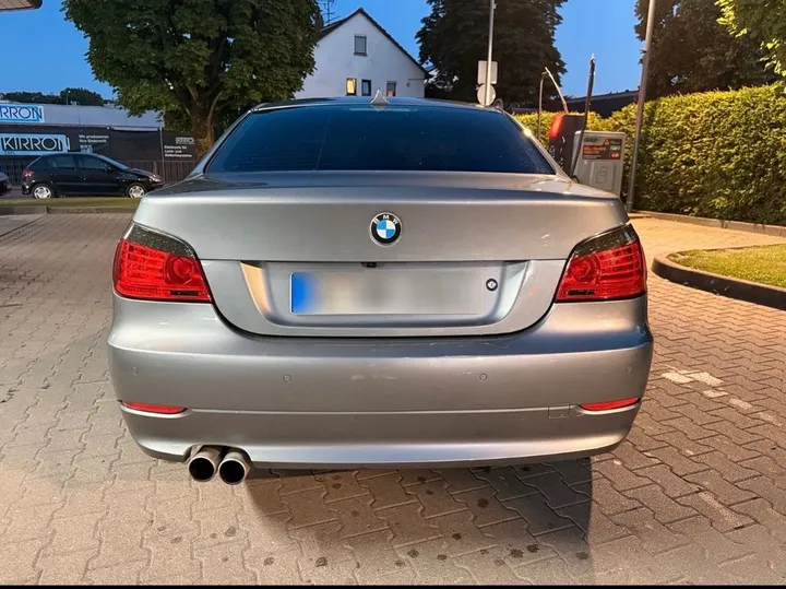 BMW 523