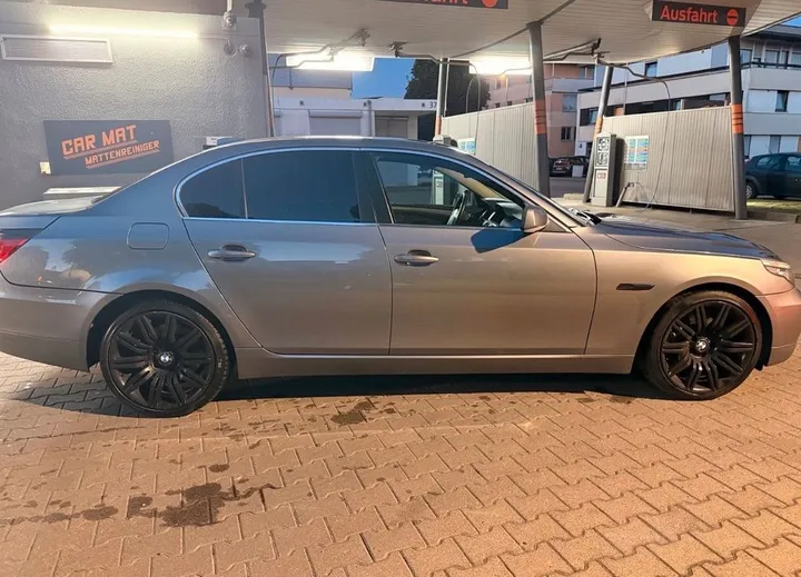 BMW 523