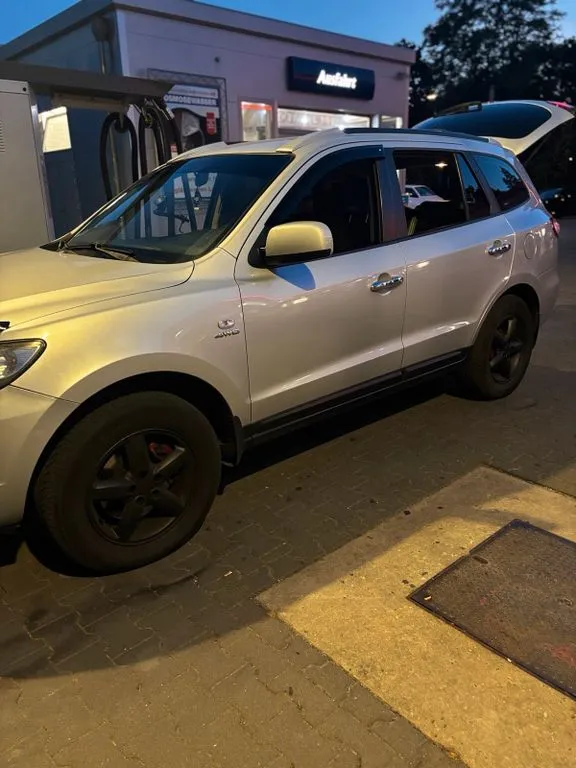 Hyundai Grand Santa Fe