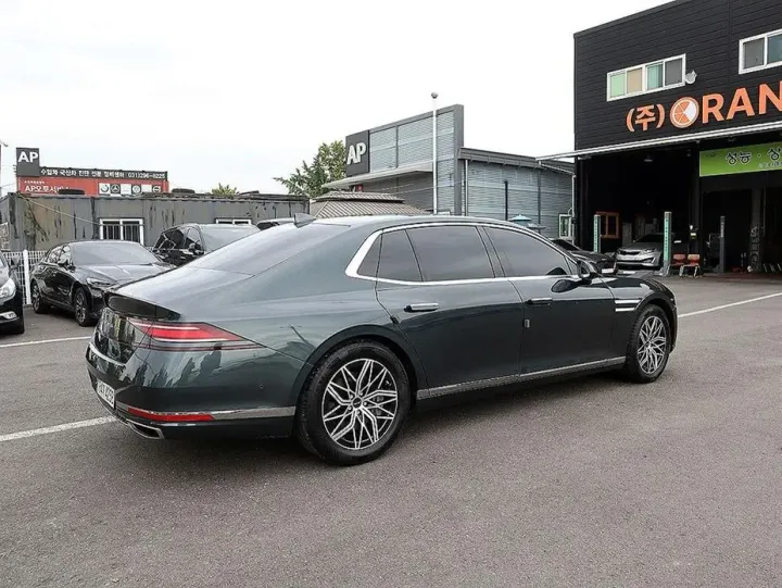 Genesis G90