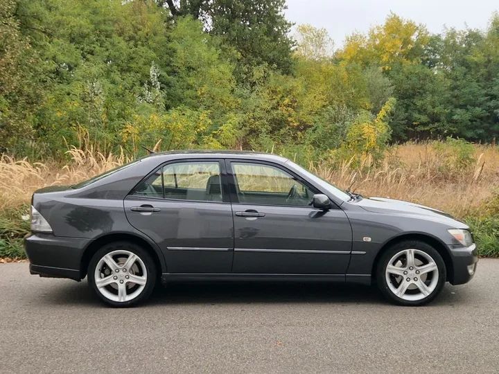 Lexus IS 200