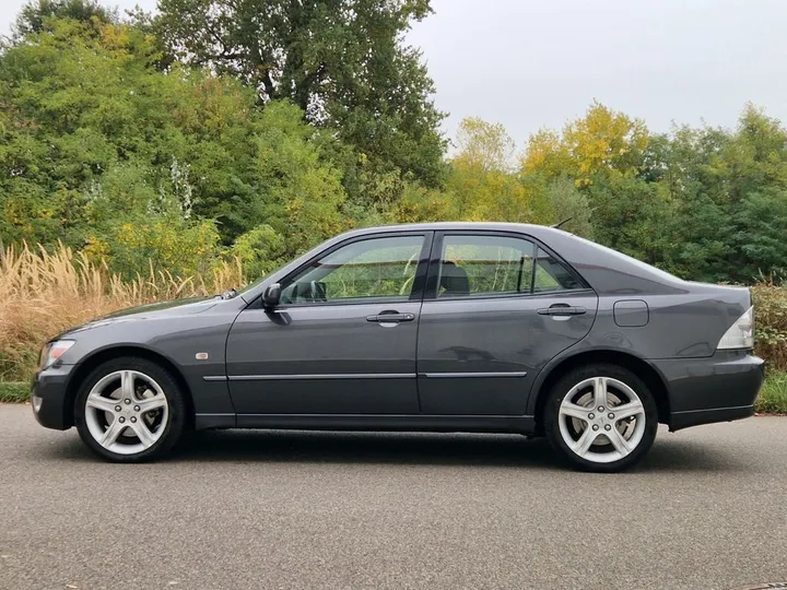 Lexus IS 200