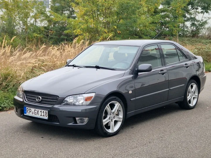 Lexus IS 200