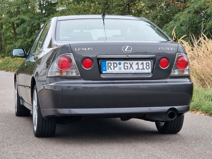 Lexus IS 200