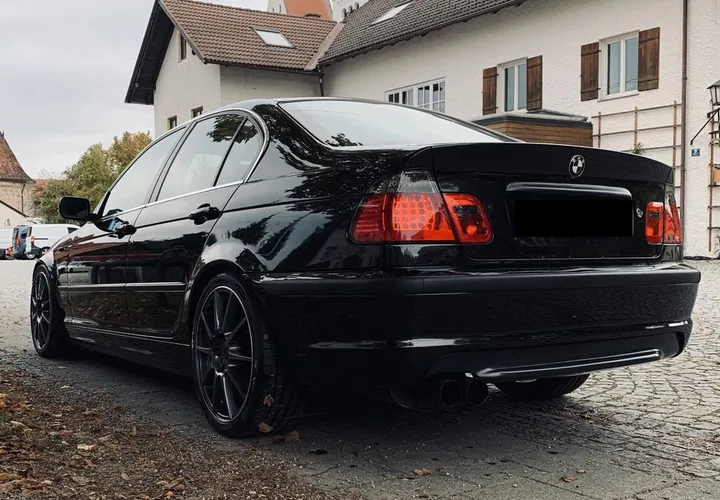 BMW 330