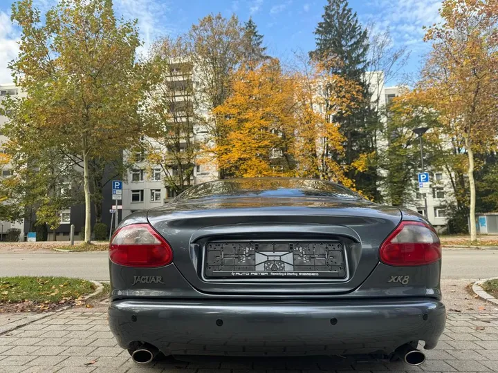Jaguar XK8