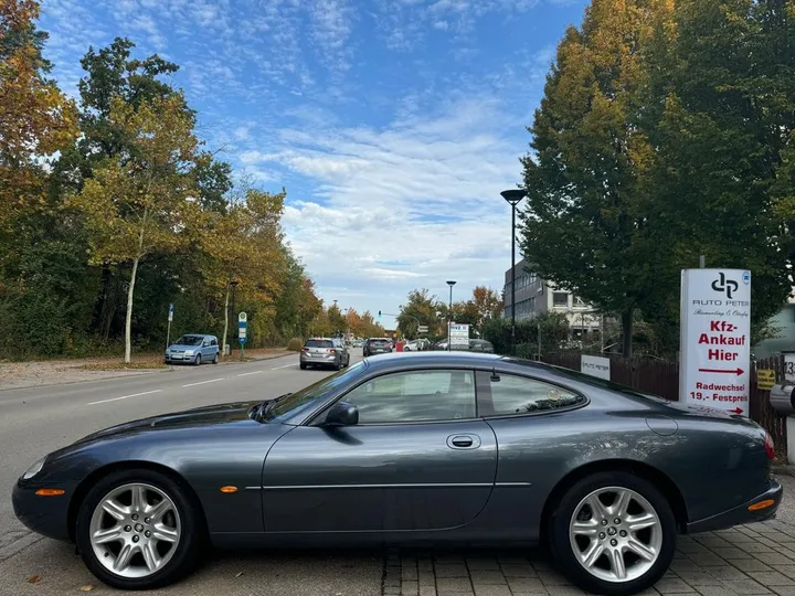 Jaguar XK8
