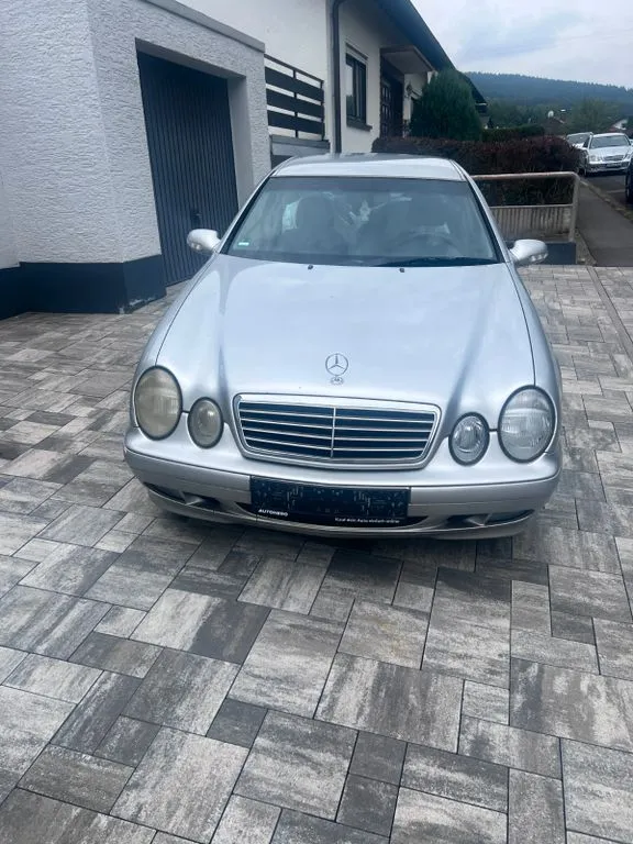 Mercedes-Benz CLK 320