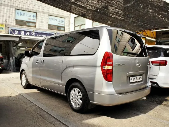 Hyundai Starex