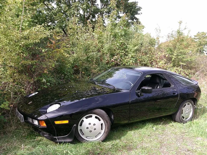 Porsche 928