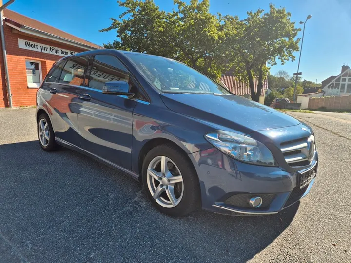 Mercedes-Benz B 200