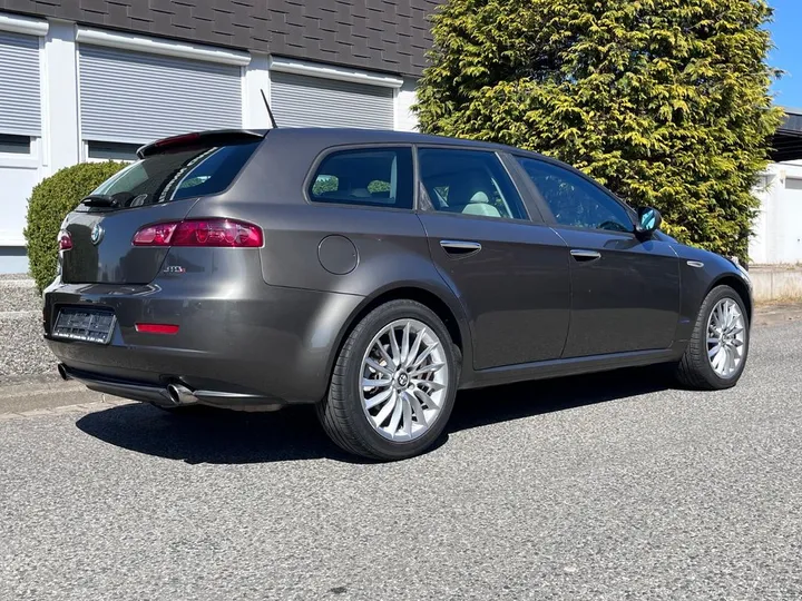 Alfa Romeo 159