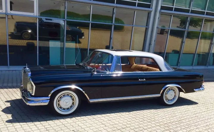 Mercedes-Benz 220
