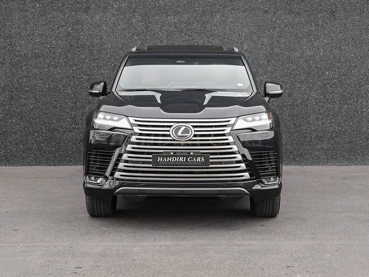 Lexus LX 700