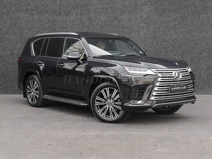 Lexus LX 700