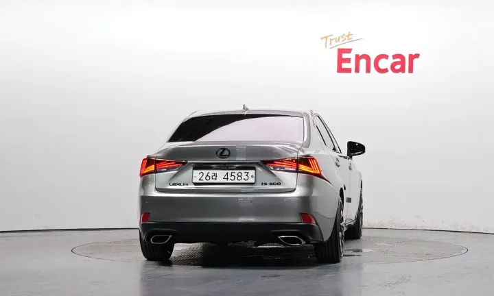 Lexus IS