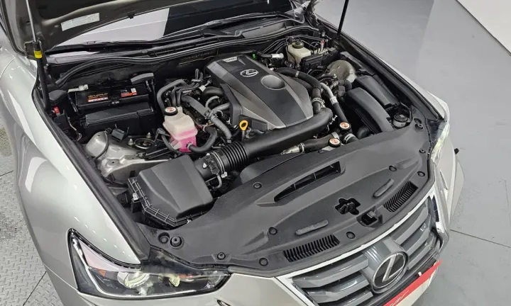 Lexus IS