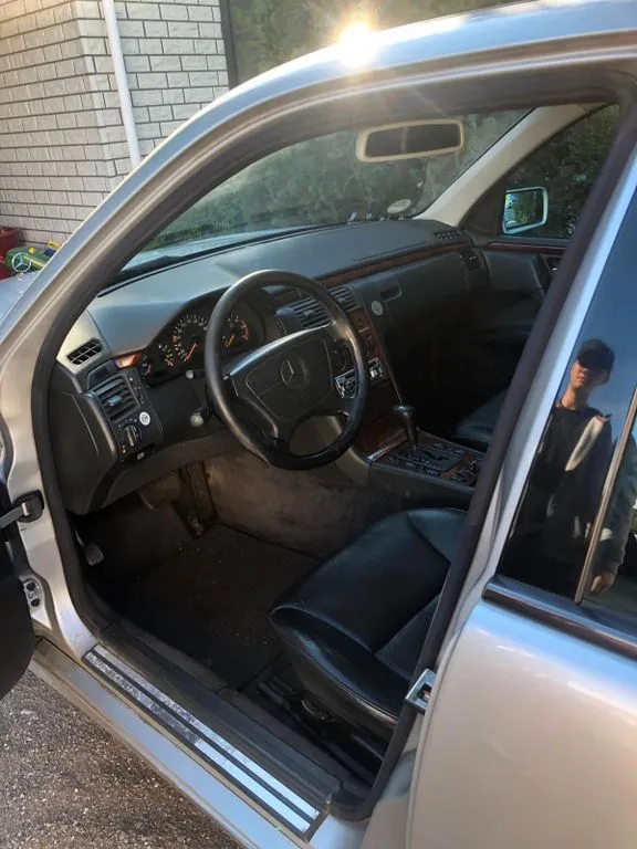 Mercedes-Benz E 200