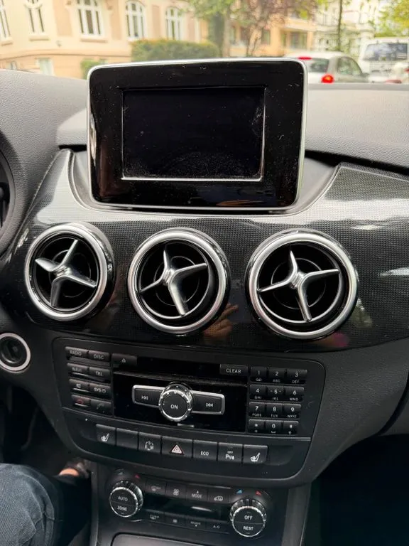 Mercedes-Benz B 200