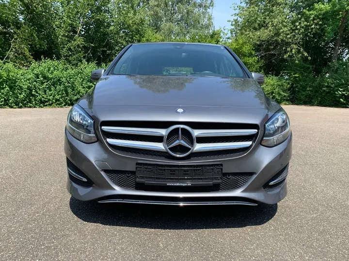 Mercedes-Benz B 180