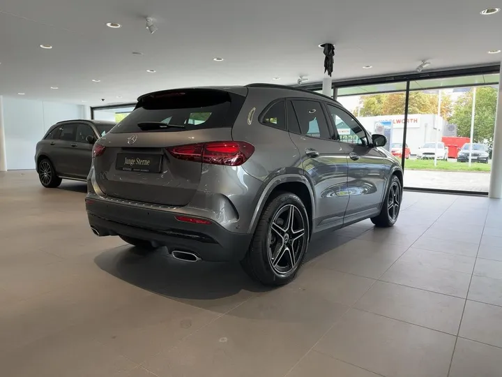 Mercedes-Benz GLA 200