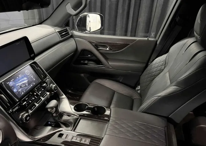 Lexus LX 600