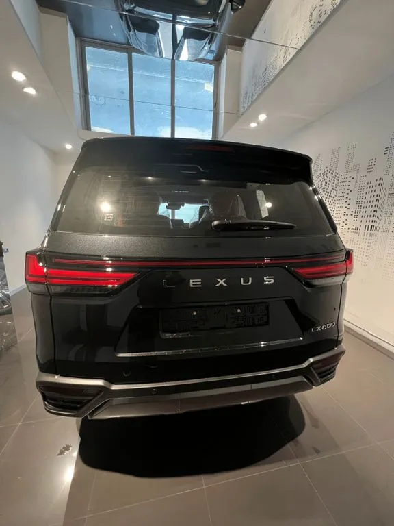 Lexus LX 600