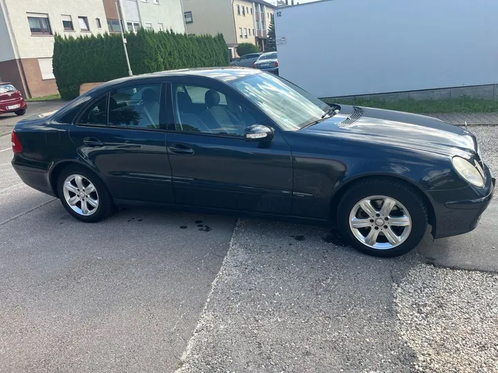 Mercedes-Benz E 220