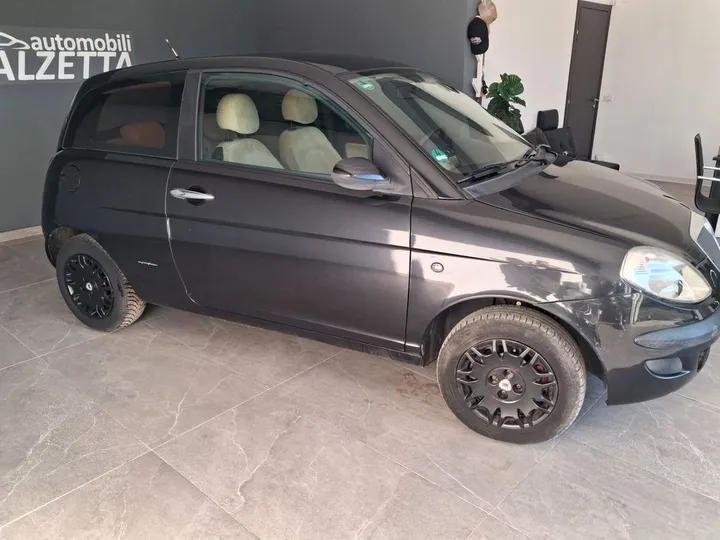 Lancia Ypsilon