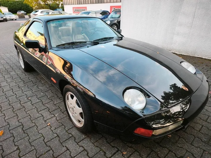 Porsche 928