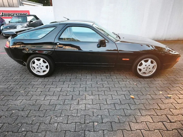Porsche 928