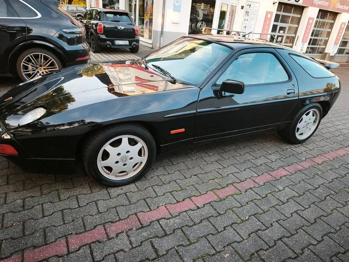 Porsche 928