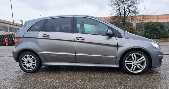 Mercedes-Benz B 200
