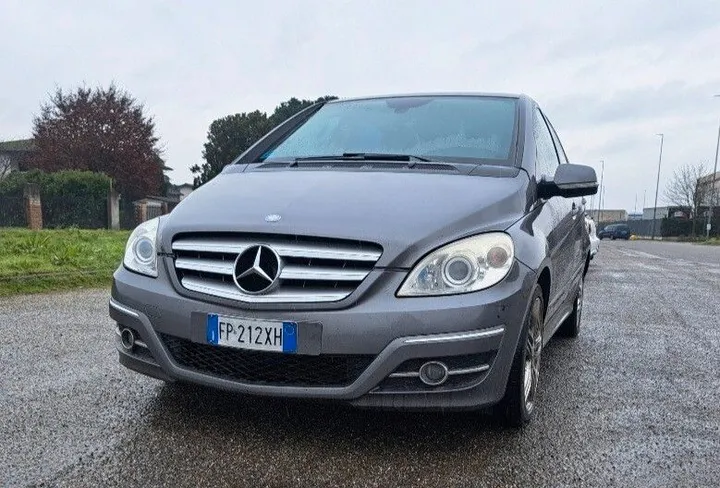 Mercedes-Benz B 200