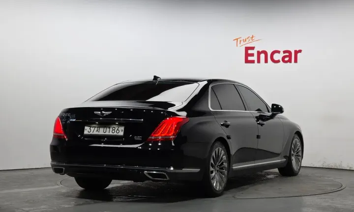 Genesis EQ900