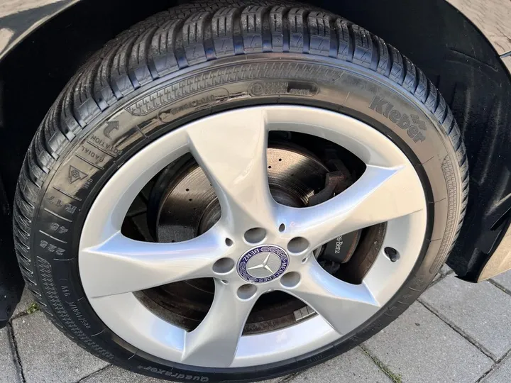 Mercedes-Benz B 180