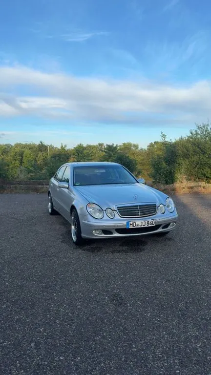 Mercedes-Benz E 220