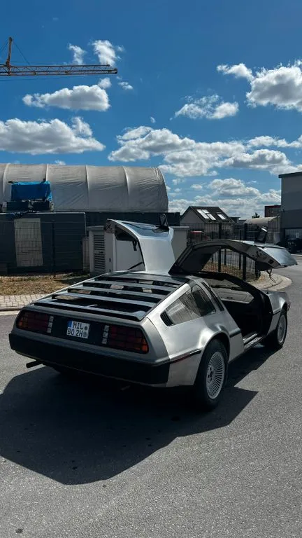 DeLorean DMC-12